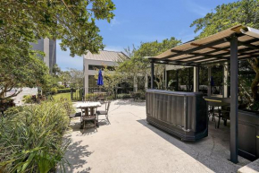 Enclave Refurbished Condo: Just 2mi to Universal!